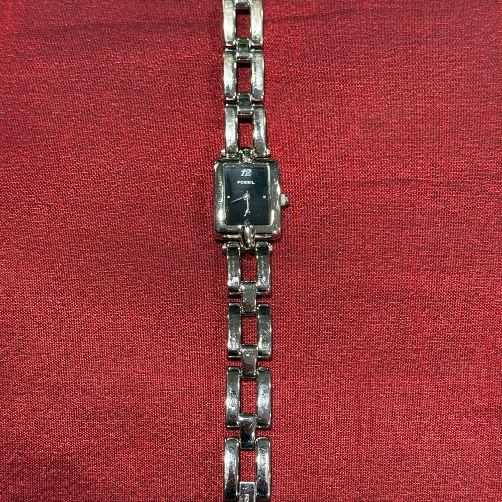 Fossil Black and Silver Women's Watch - Picture 6 of 9